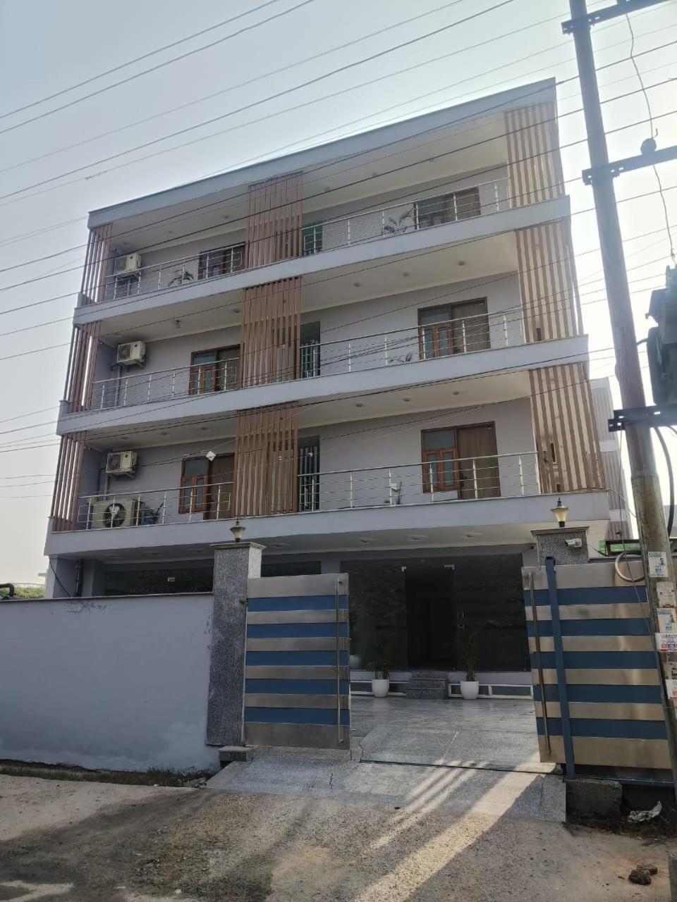 Hotel The Anvi Residency Sector 122 Noida Eksteriør bilde